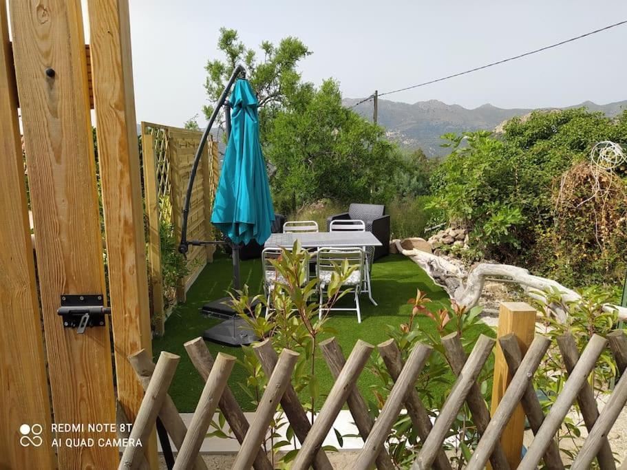 Duplex Avec Jardin, Proche Village Каленцана Экстерьер фото